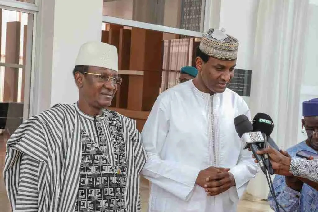 mnk68636175's tweet photo. @Dsiribie Le Trio #MALI #BURKINA #NIGER
Le trio #TRAORÉ #GOÏTA #THIANI
ENFIN Le trio #ZEINE #TAMBELA #CHOGUEL https://t.co/hmhuFTA8TQ
