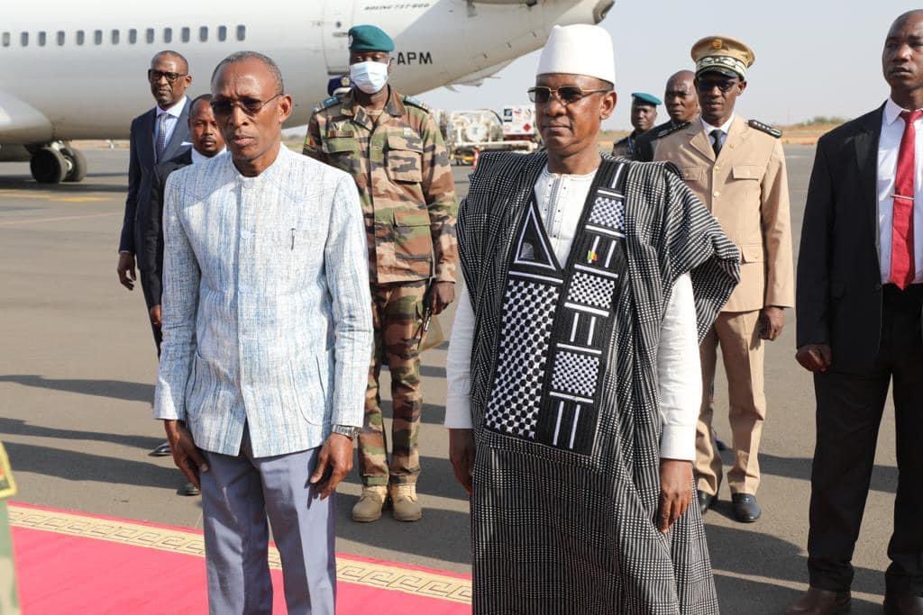 mnk68636175's tweet photo. @Dsiribie Le Trio #MALI #BURKINA #NIGER
Le trio #TRAORÉ #GOÏTA #THIANI
ENFIN Le trio #ZEINE #TAMBELA #CHOGUEL https://t.co/hmhuFTA8TQ
