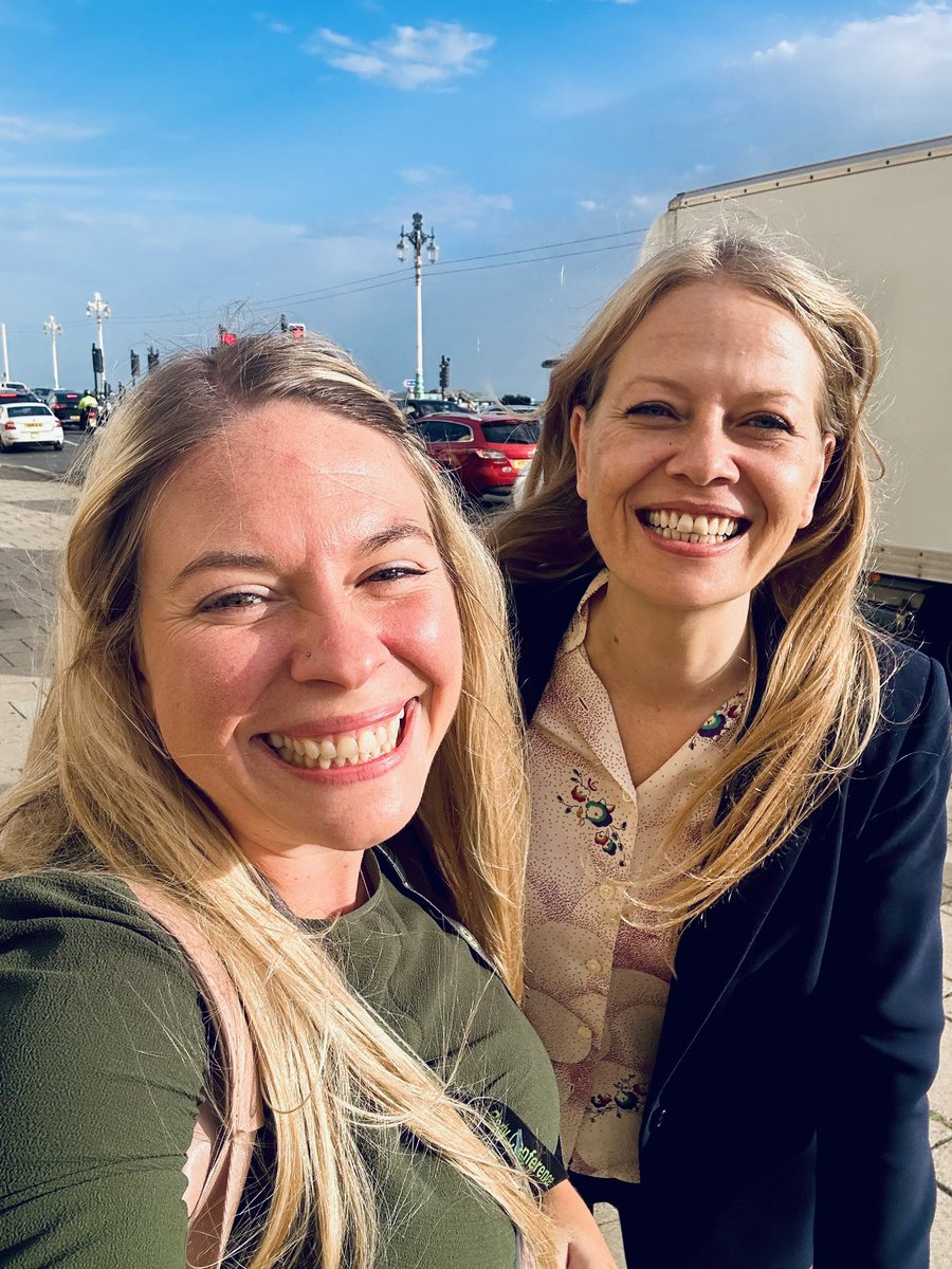Fantastic to catch up with fab Camden councillor and London AM @sianberry at the Green Party's annual conference 💚