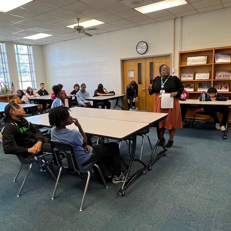 cpkcareercenter's tweet photo. Earlier in the week we had some VIPs in the building. Thanks to the Freshman Seminar classes from Indian River High School for visiting and touring CCC. 💚🌪💙 #3Cs #ProudtobeCCC #ALLIN #FutureCyclones https://t.co/r0WZY7Wr2L