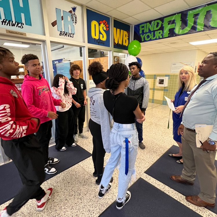 cpkcareercenter's tweet photo. Earlier in the week we had some VIPs in the building. Thanks to the Freshman Seminar classes from Indian River High School for visiting and touring CCC. 💚🌪💙 #3Cs #ProudtobeCCC #ALLIN #FutureCyclones https://t.co/r0WZY7Wr2L