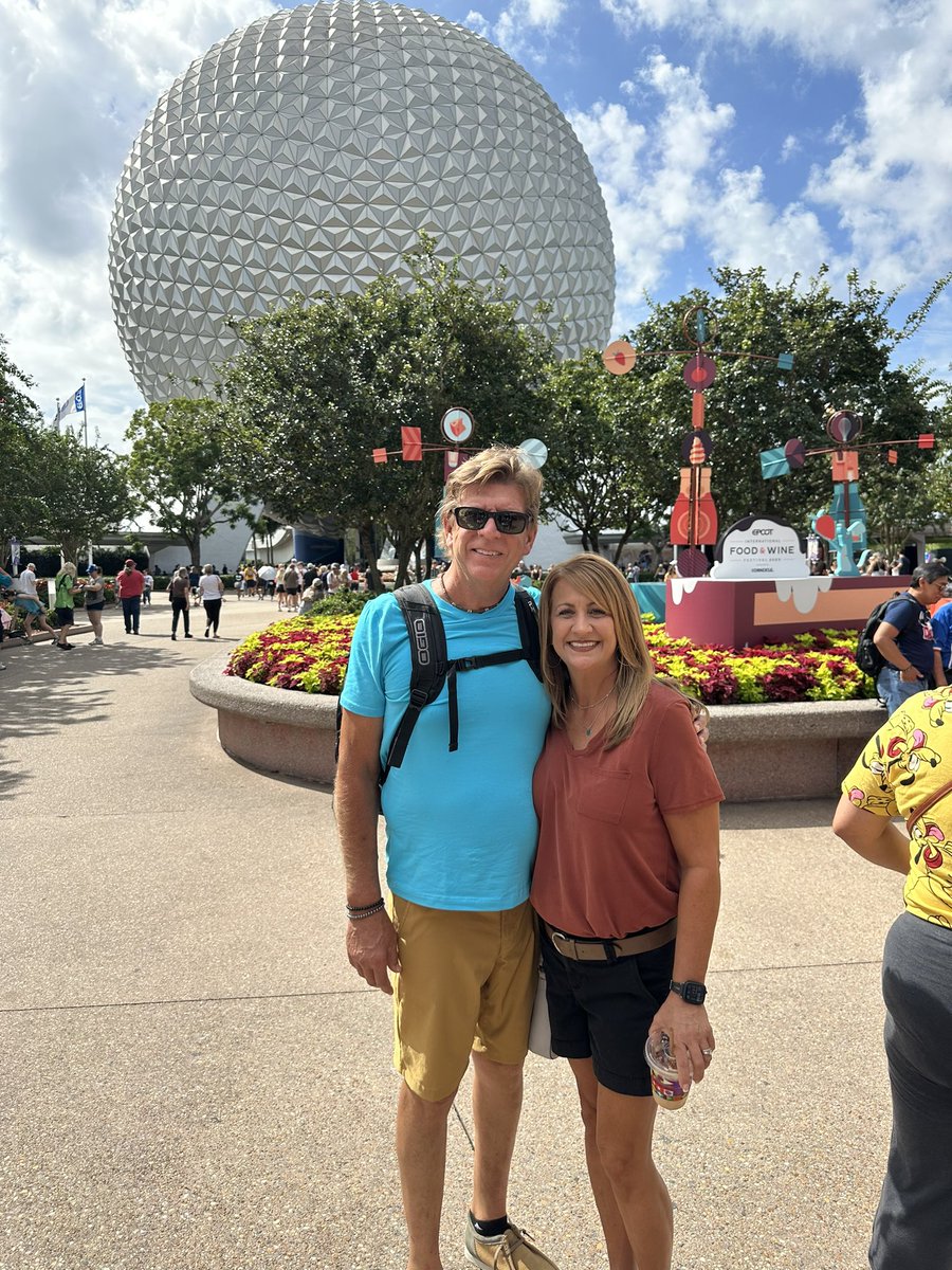 kellipylant1's tweet photo. Happy Anniversary to us!!!  Love being able to spend this day and this coming week with our babies!❤️❤️❤️ https://t.co/VwfcGlpWnV