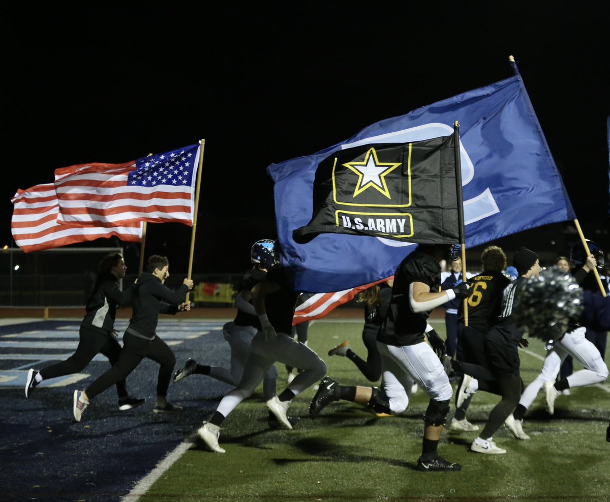 DuffyLens's tweet photo. Downers Grove South Football Salute to Service! Special thanks to our honored guests, Downers Grove Recruiting Company, our amazing players and coaches, and the DGS football fans! @DGSSports @DGS_Football @DGSTrainers @deondavis_6 @WillPotter_2 @JoshuaManecke https://t.co/wycKniQph2