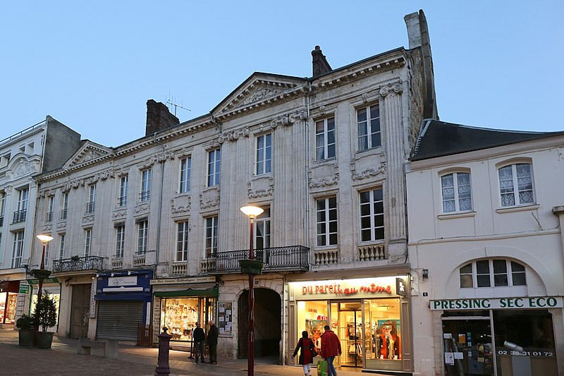 MonumentumFr's tweet image. Immeubles (ancien hôtel du duc de Charrost) à #Bolbec (#SeineMaritime) Construction 3e quart XVIIIe siècle. Façade sur cour et toiture du n° 10 (cad. AT 259) : inscription par arrêté du 11 janvier 1944 ; Façade...
Suite 👉 monumentum.fr/monument-histo…
#Patrimoine #MonumentHistorique