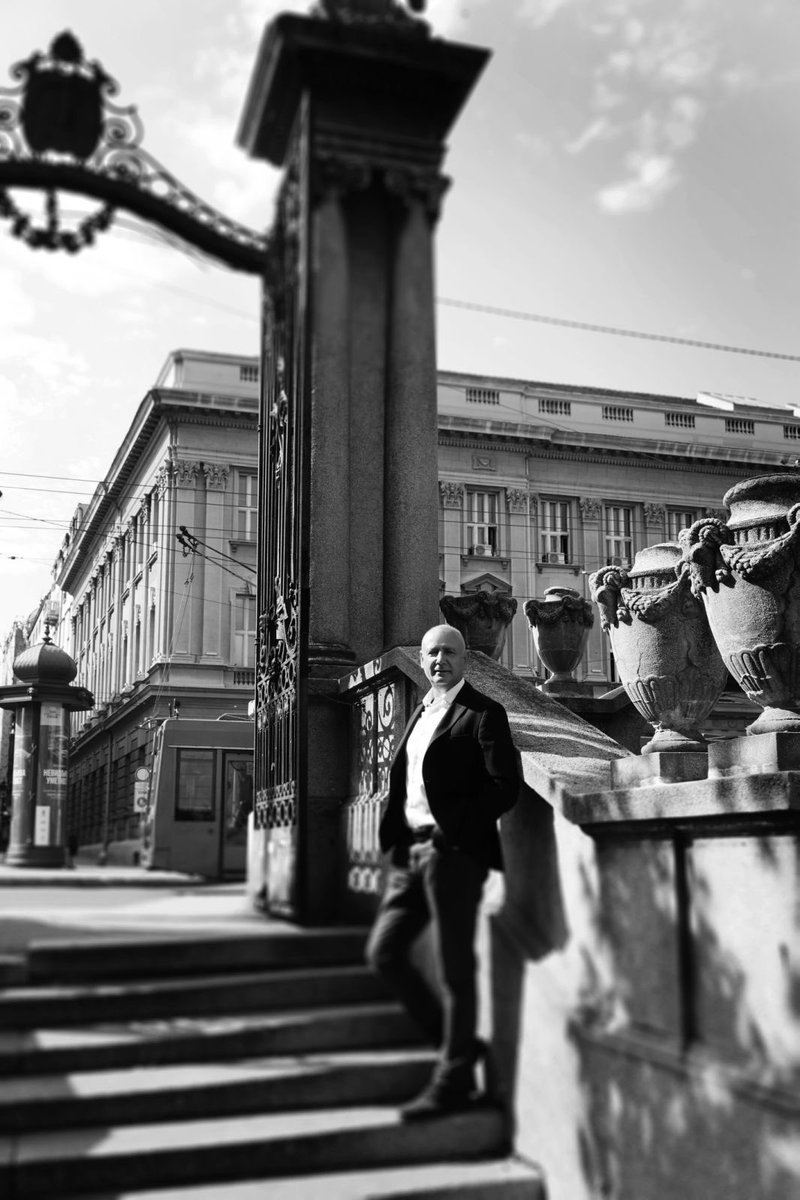 SaStaroGrada's tweet image. Studentski park. Predah od šetnje kroz grad i vekove koji su ga isklesali. 

#Beograd #StariGrad #VladaSaStaroGrada