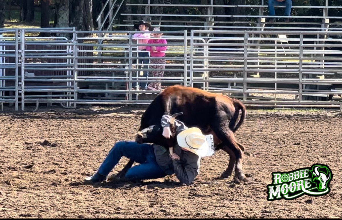 moorebullriding's tweet photo. A little yard work! #roughstockrobbie https://t.co/0av5vv27ut