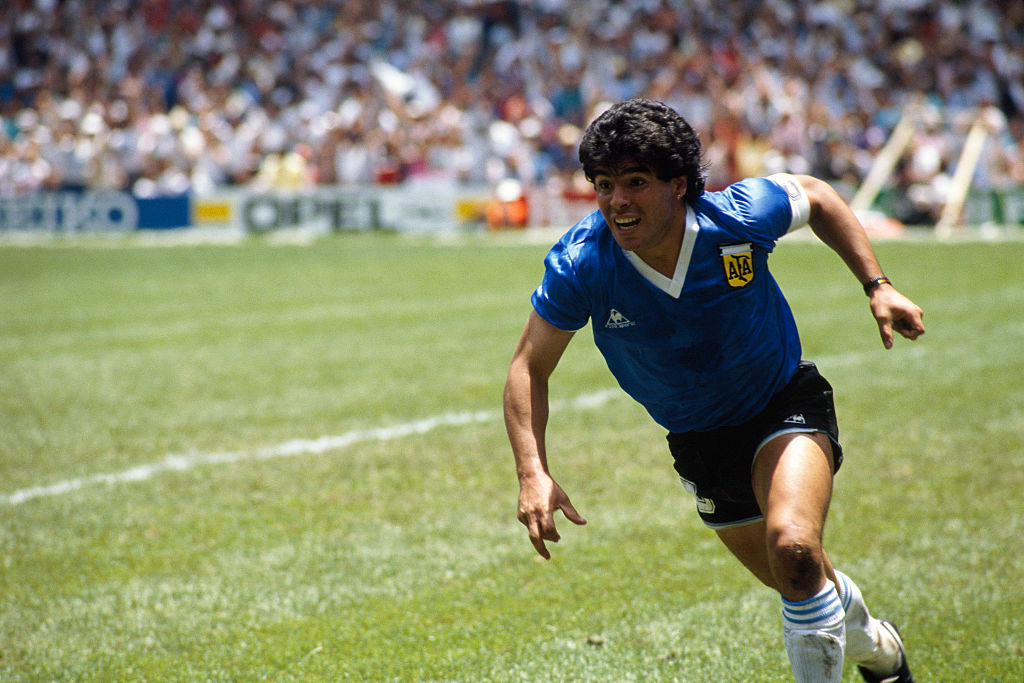 CoachRenzoP's tweet photo. mas premios que la quiniela, mas baile que en carnaval !!! en los barrios, faltaban televisores, para verte gambetear !!!!
Diego Armando Maradona.

#maradona #eldiego #sevienenavidad https://t.co/T1YYv4541d