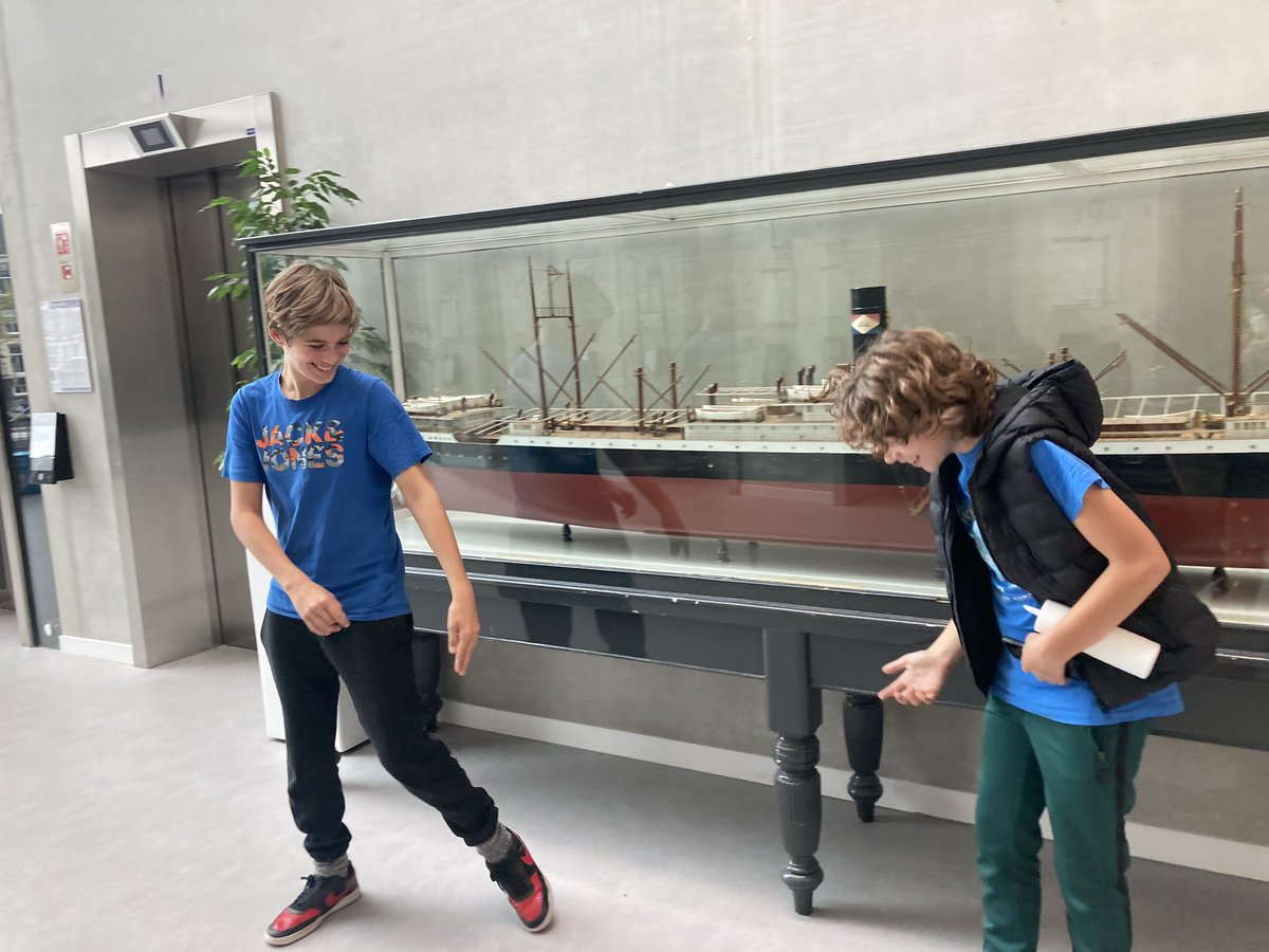 dezeruimte's tweet photo. Wat een toffe open dag was dat bij de faculteit techniek @HvA @Wetenschap_NL Bedankt! Mijn zoon was niet weg te slaan bij de simulatieruimtes waar studenten Maritiem Officier leren navigeren. Wat mooi om alle labs, werkplaatsen, studenten & docenten in actie te zien! #marof https://t.co/nOaO17AwFG