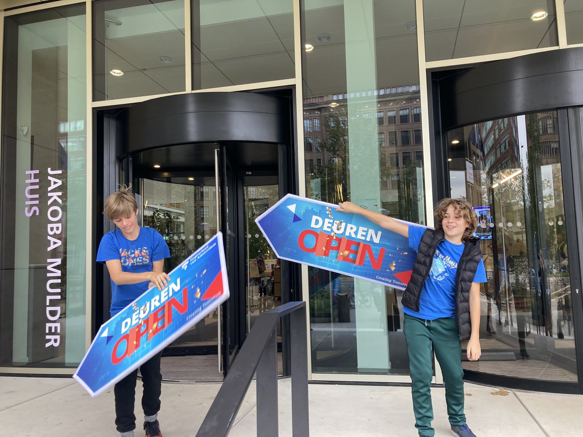 dezeruimte's tweet photo. Wat een toffe open dag was dat bij de faculteit techniek @HvA @Wetenschap_NL Bedankt! Mijn zoon was niet weg te slaan bij de simulatieruimtes waar studenten Maritiem Officier leren navigeren. Wat mooi om alle labs, werkplaatsen, studenten & docenten in actie te zien! #marof https://t.co/nOaO17AwFG