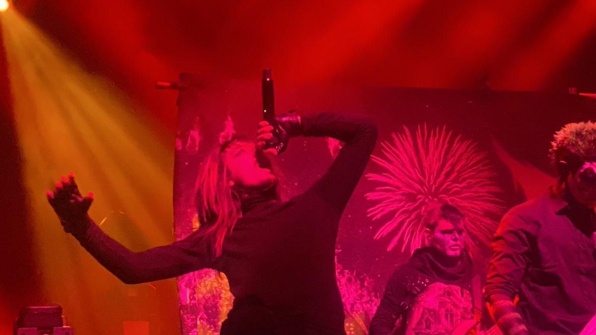 EmotionBullspit's tweet photo. Massive shout-out to the incredible openers, Dark Divine! 🤘🎶 They kicked off the night with a bang! 🔥 #DarkDivine #OpeningActRocks" 🙌👏 https://t.co/2ClSEqu7bK