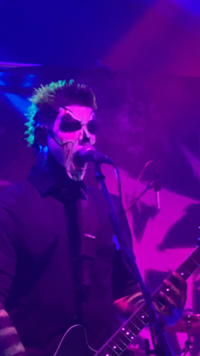 EmotionBullspit's tweet photo. Massive shout-out to the incredible openers, Dark Divine! 🤘🎶 They kicked off the night with a bang! 🔥 #DarkDivine #OpeningActRocks" 🙌👏 https://t.co/2ClSEqu7bK