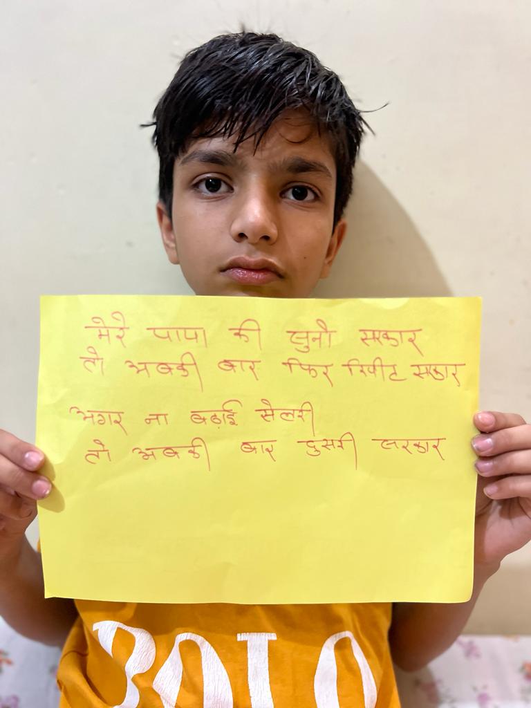 HansrajGurjarR's tweet photo. राजस्थान पुलिस कर्मचारियों की मांगों को अनदेखी करने का विरोध करता पुलिस परिवार का बच्चा
पूरे राजस्थान में पुलिस कर रही है मेस का अनिश्चितकालीन बहिष्कार
आखिर क्यों किया जा रहा है पुलिस कांस्टेबल की मांगों को नजरंदाज
@ashokgehlot51 @RajCMO
कांस्टेबल को भी प्रथम एसीपी L10 दी जाए😔 https://t.co/qOOu0qSg60