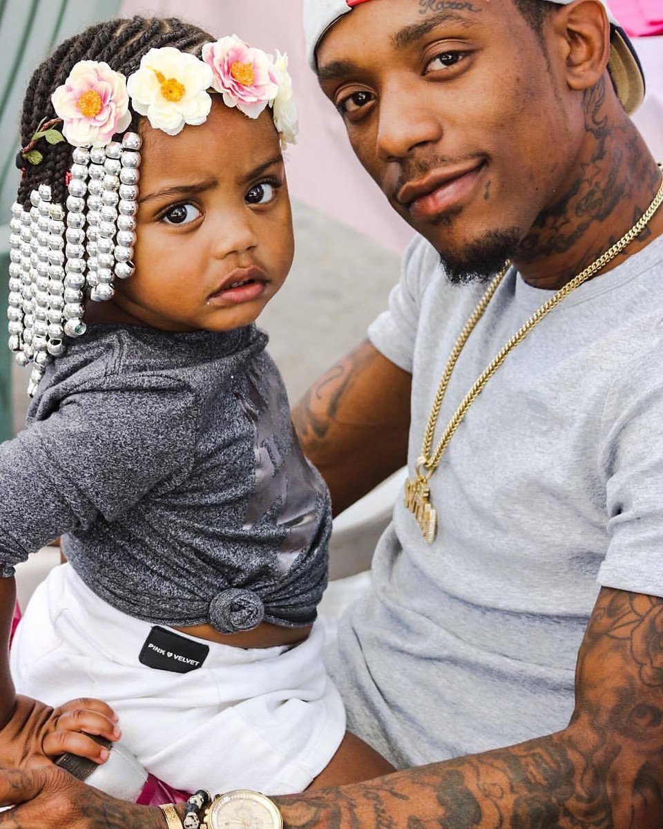 ladajah__'s tweet photo. Y’all ripped my kid from her fckn DAD 💔☹️ this pain DEEPER than ever @President_Davo I’m so sorry ! Londyn I don’t even know how to tell her nigga why u leave me to be the one who hurt our kid ?😢 my bby going be devastated 😞 god I’m TIRED OF BEING STRONG 💔 https://t.co/qs5Jk0UInO