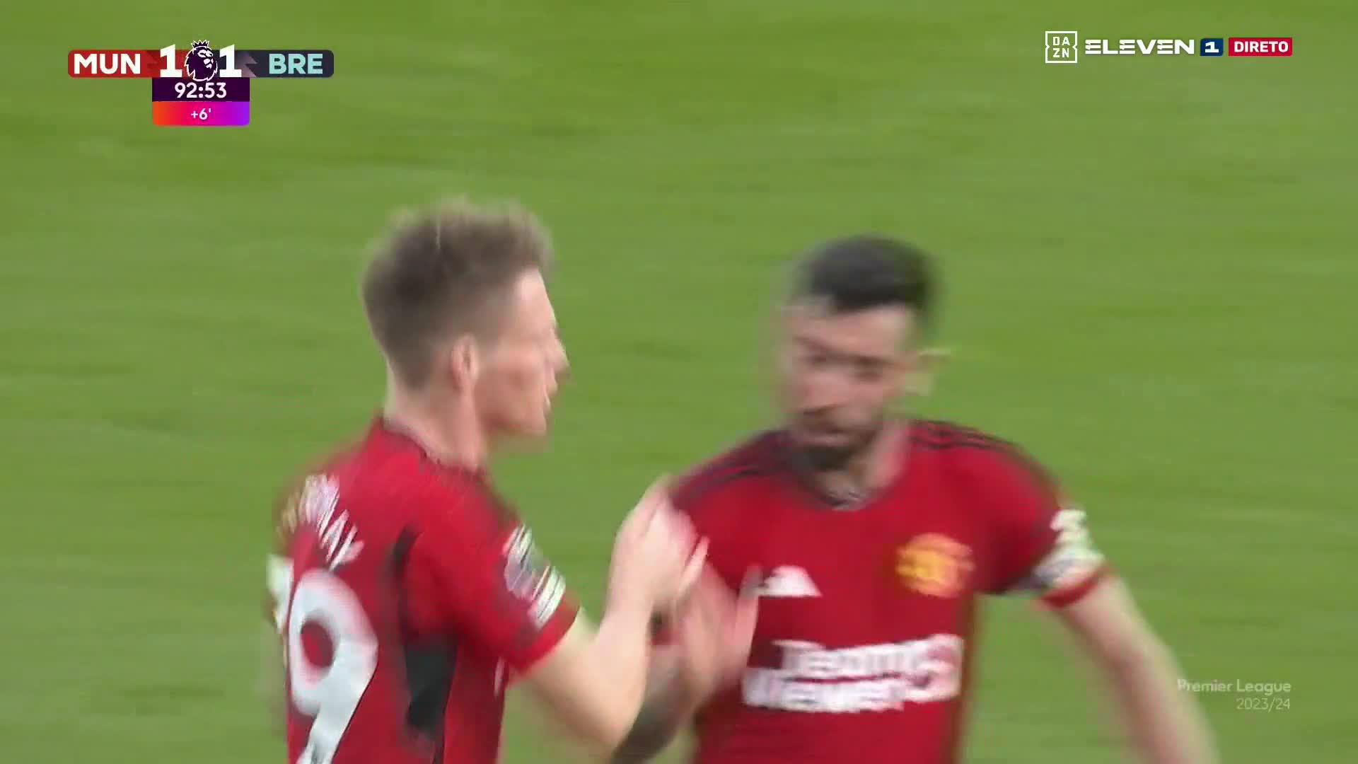 McTominay scores late equalizer v. Brentford