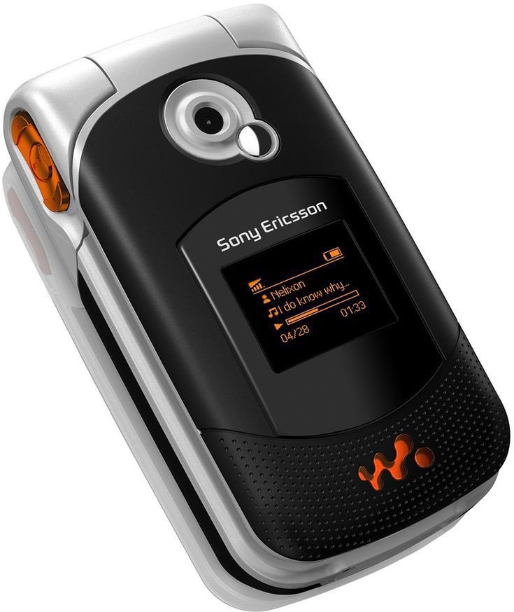 simplybippin's tweet photo. Good olโ hand-me down from my mom ๐
#myfirstcellphone https://t.co/qPUZNSTLls
