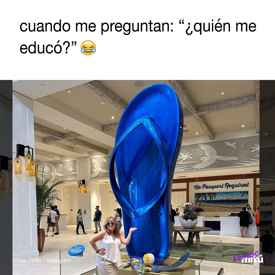 somosmitu's tweet photo. El poder de la chancla 🩴🩴🩴 Mi mamá necesita una foto en esa chanclota 😂
#latinamom #latinamomsbelike #jajaja #memes #memesenepañol #latinosbelike #latinasbelike #chancla #chanclas #chanclazo https://t.co/k6Hd4NO96b