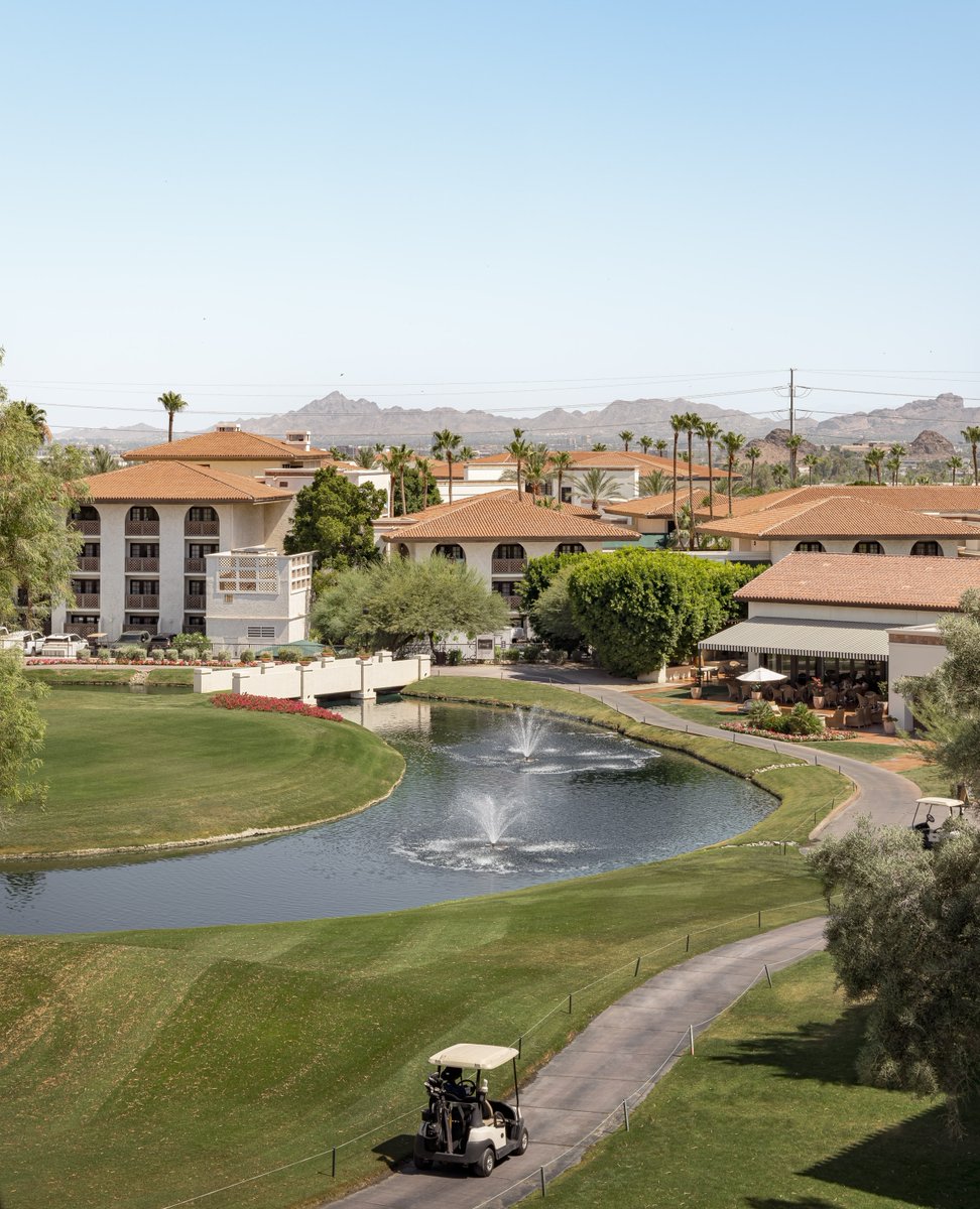 If you want to relax with views, you’ve come to the right place. Nestled at the base of South Mountain Preserve, you can start your day with 18 holes on the golf course and end it watching the sun set over the mountains. ⛰