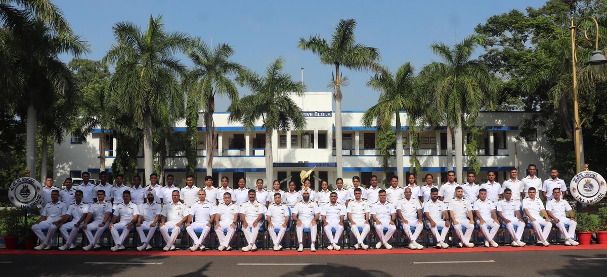 IN_Valsura's tweet photo. #FutureProofForce 

Officers of the passing out course have been trained on contemporary IT technologies in State-of-the-Art training facilities enabling them to tenant key IT billets across the #IndianNavy.

#ArtificialIntelligence  #BigDataAnalytics #CyberSecurity 

2/3 https://t.co/SUvCJ7aZwJ
