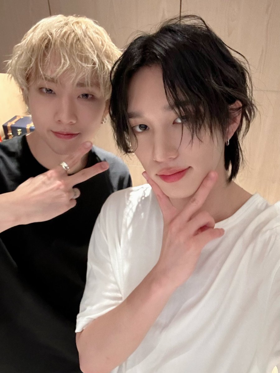 지웅아 생일 축하한다 케이크 많이 먹고 2024년도 건강하게 지내보자
#HappyJIUNGDay

#P1Harmony #THEO