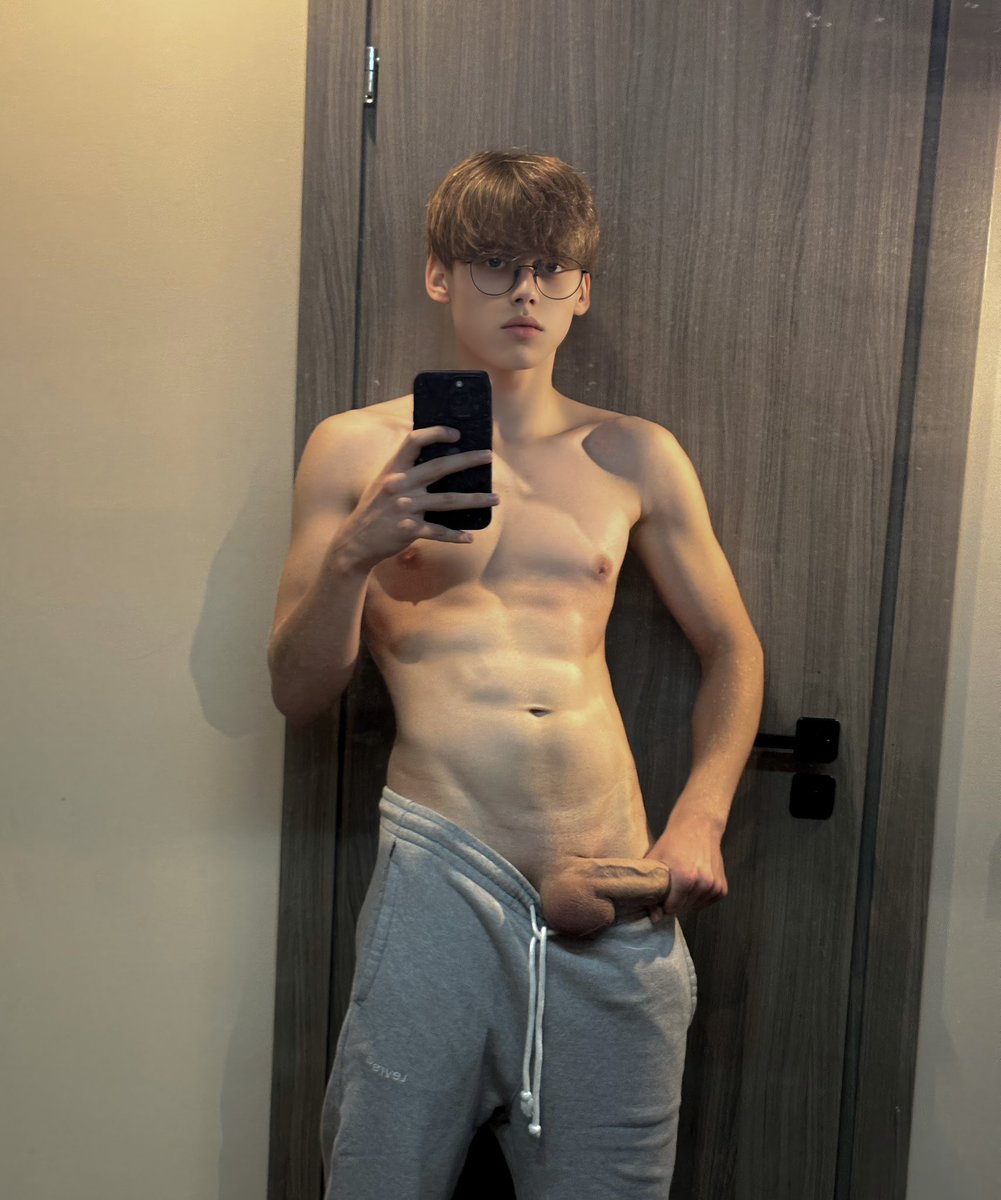 naughty_liam18's tweet photo. Need a gym bro😏😈

Great discount on my OnlyFans🤩
Only 5$ per month🎁

200 posts with photos and videos on my OnlyFans👇🏻
https://t.co/dyeynIaYSk https://t.co/M8Ah3ukPn8