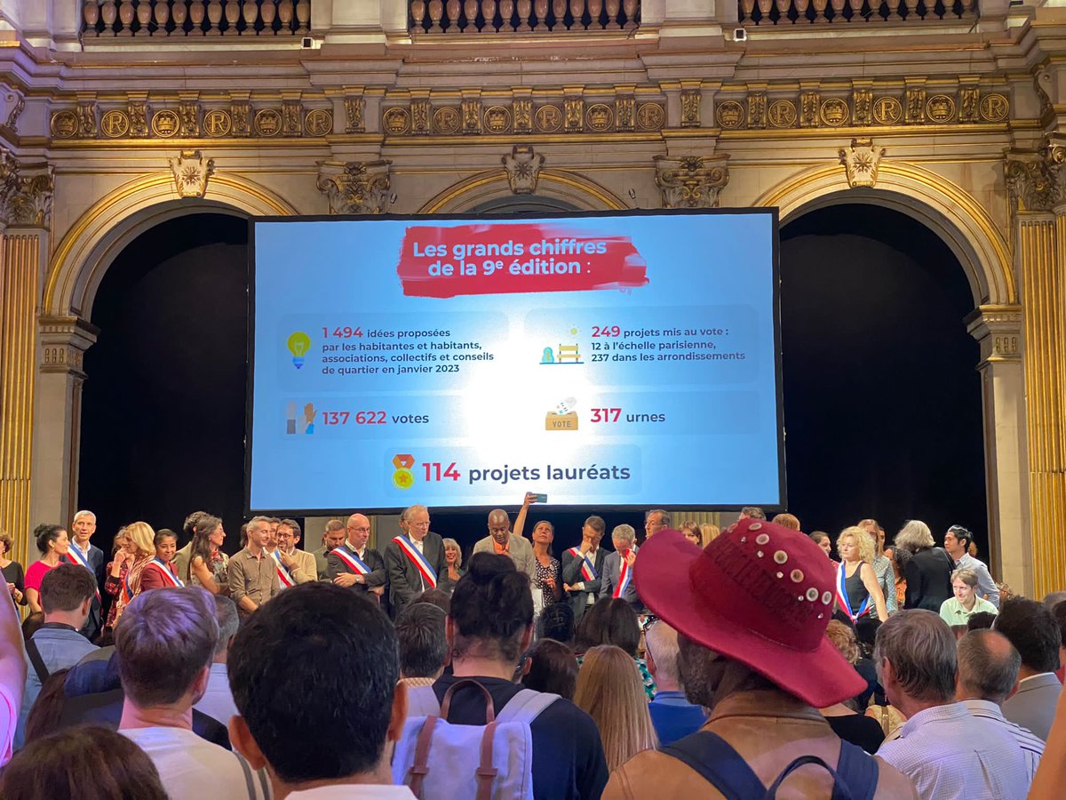 EPierreMarie's tweet photo. Soirée de présentation des lauréats du #budgetparticipatif ! Dans le 12e, un des lauréats est la rénovation des bâtiments afin de s'adapter au changement climatique. Merci aux votant·es qui partagent les objectifs de l'équipe municipale et à @Nizar_Belghith pour son implication. https://t.co/RDcS0JVvTB