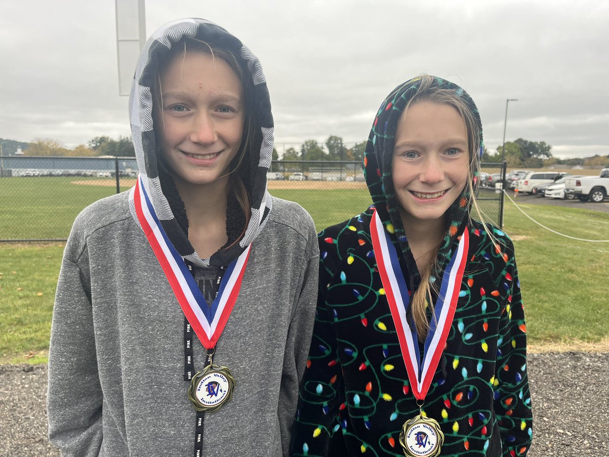 MrMose_PHS's tweet photo. It was a cold morning for an XC race. Felt like XC weather to me. Great run at Indian Valley. Shout out to our four medal winners today: Sr. Jenna Lytton (7th place), Jr. Ryan Morris (11th), 7th graders Taylor (13th) and Tiffany (16th) Bertke. #FLSD https://t.co/7S02WJKqe5