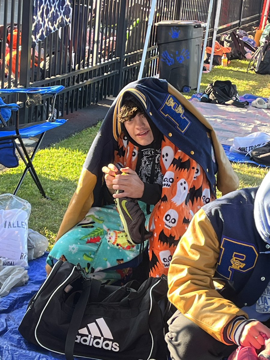 MrMose_PHS's tweet photo. It was a cold morning for an XC race. Felt like XC weather to me. Great run at Indian Valley. Shout out to our four medal winners today: Sr. Jenna Lytton (7th place), Jr. Ryan Morris (11th), 7th graders Taylor (13th) and Tiffany (16th) Bertke. #FLSD https://t.co/7S02WJKqe5