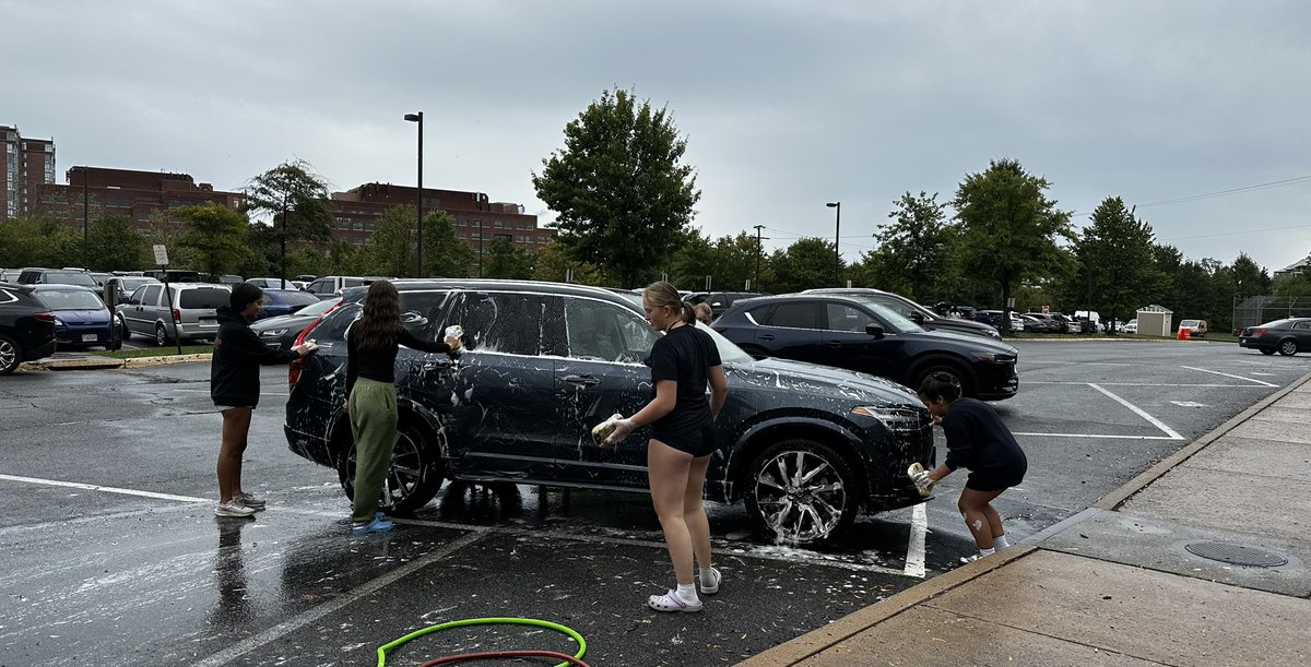 YaleSci's tweet photo. Support the car wash! #titangirlscrew @TitanRowing @ACHSTitans @visitdelrayVA #artontheavenue @DelRayCitizens car wash behind George Washington Middle School https://t.co/W8gmX2crpf