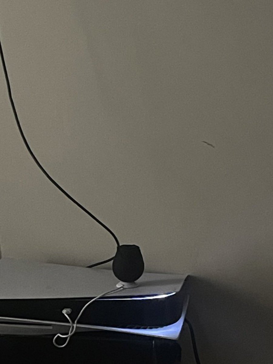 xJahstin's tweet photo. can she STOP charging her shit on my PS5 😭 https://t.co/8EIMDWwaGX