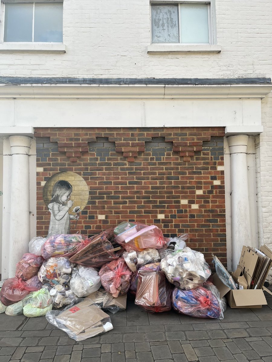 A busy weekend, great weather, lots of tourists and residents enjoying the city, and this is the state of the waste bins around the Cathedral grounds and outside cafes. Really not a great look for this historic city. <a href="/WinchesterCity/">Winchester City Council</a> <a href="/hantschronicle/">Hampshire Chronicle</a>