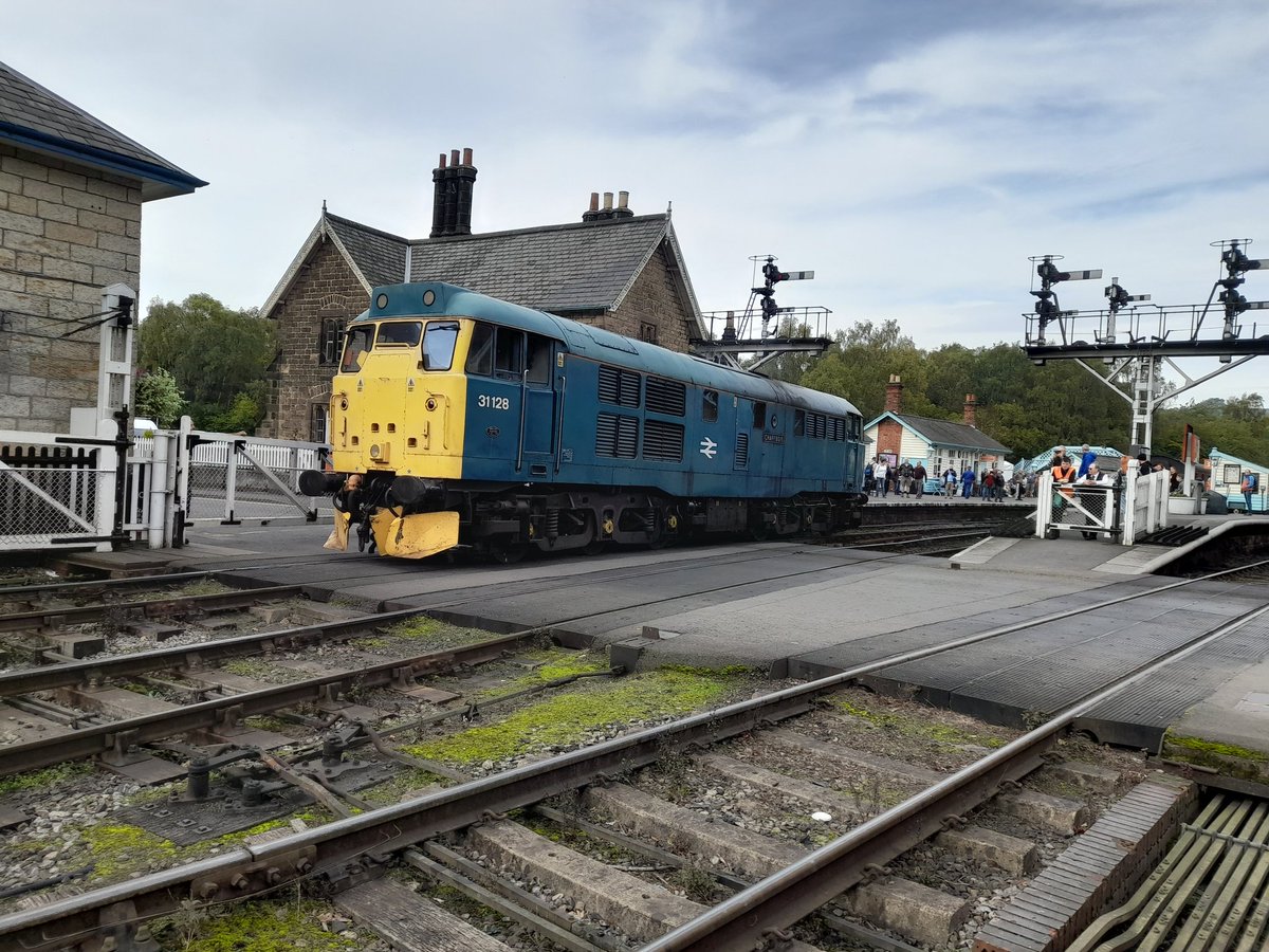 jaymz_hatstand's tweet photo. A selection of the excellent traction out and about today @nymr, LNER J27 2392, BR Class 31 31128 Charybdis, BR Std 4 tank 80116 (80136) and LNER A4 60007 Sir Nigel Gresley. 31446 was on the rear of the diner too #Railways #Yorkshire #ClassicSteam #ClassicTraction #Trains https://t.co/QUuoC2nX9w