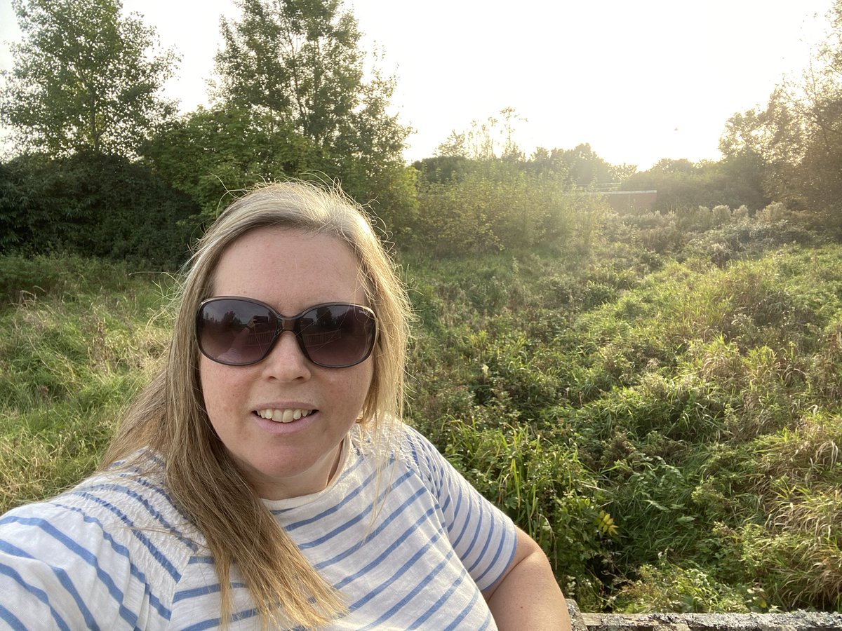 rochiepalmer's tweet image. Love a weekend walk!! Especially in October in shorts!! #weekendrecovery #selfcare ☺️