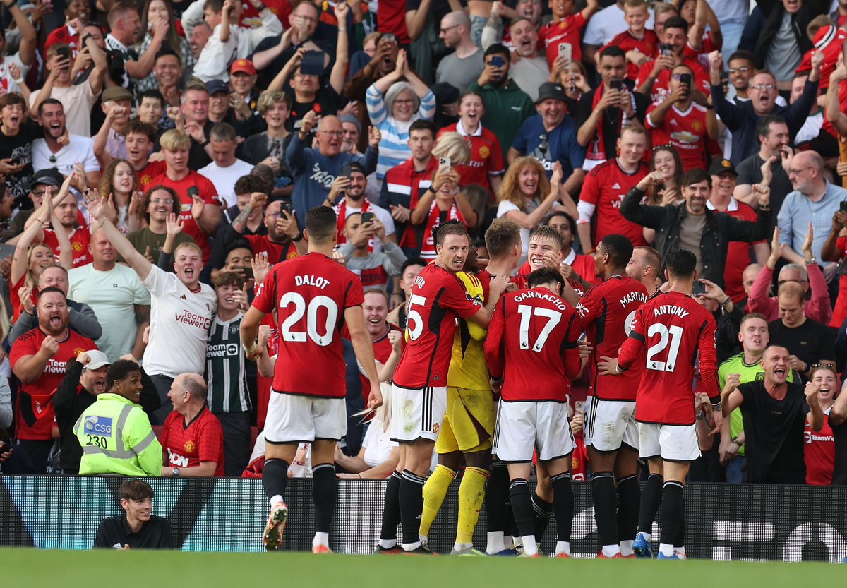 Une victoire dans le Fergie Time, tout un symbole. On pense au boss et à la famille Ferguson dans cette période difficile. 🙏❤️ #MUFC