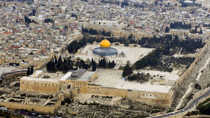 “KUDÜS MÜSLÜMAN’LARINDIR”

Peygamber efendimizin (sav) haberiyle biliyoruz ve inanıyoruz ki : 

İşgalci terörist İsrailin elbet sonu gelecek. Belki bugün, belki yarın ama elbet birgün o gün gelecek. Ve bu son Müslümanlar eliyle olacak.

Rabbim melunların yaptığı gizli planlar