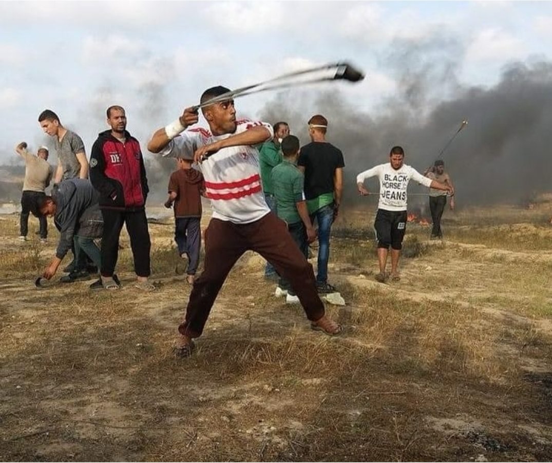 هنا أرض العزة والكرامة هنا فلسطين