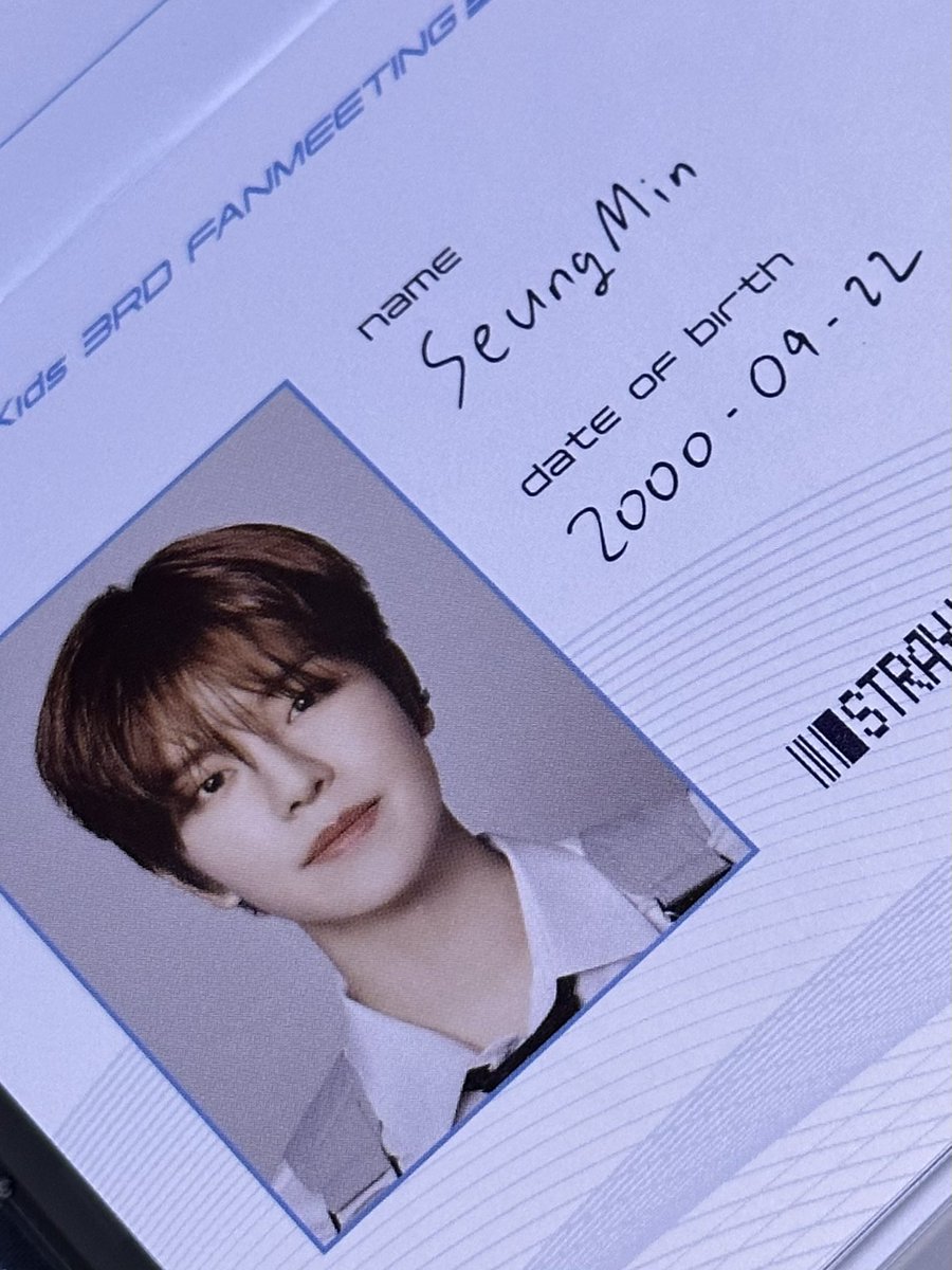 승민이 여권 사진 징짜 개기여워🥹🤍. .