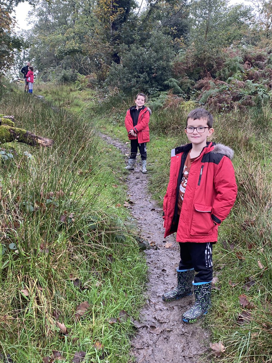 MrsGriffalo's tweet photo. We put on our wellies ✅
We put on our coats ✅
We put on Dobby’s lead ✅ 
And we walked, not forgetting to wash our wellies at the end. 🍁🍂🍁🍂🍁@AnfieldRoadY4 @MSAnfieldRoad @AnfieldRoadY5 @AnfieldRoadPE @AnfieldPrimary https://t.co/tvMbI5FMzp