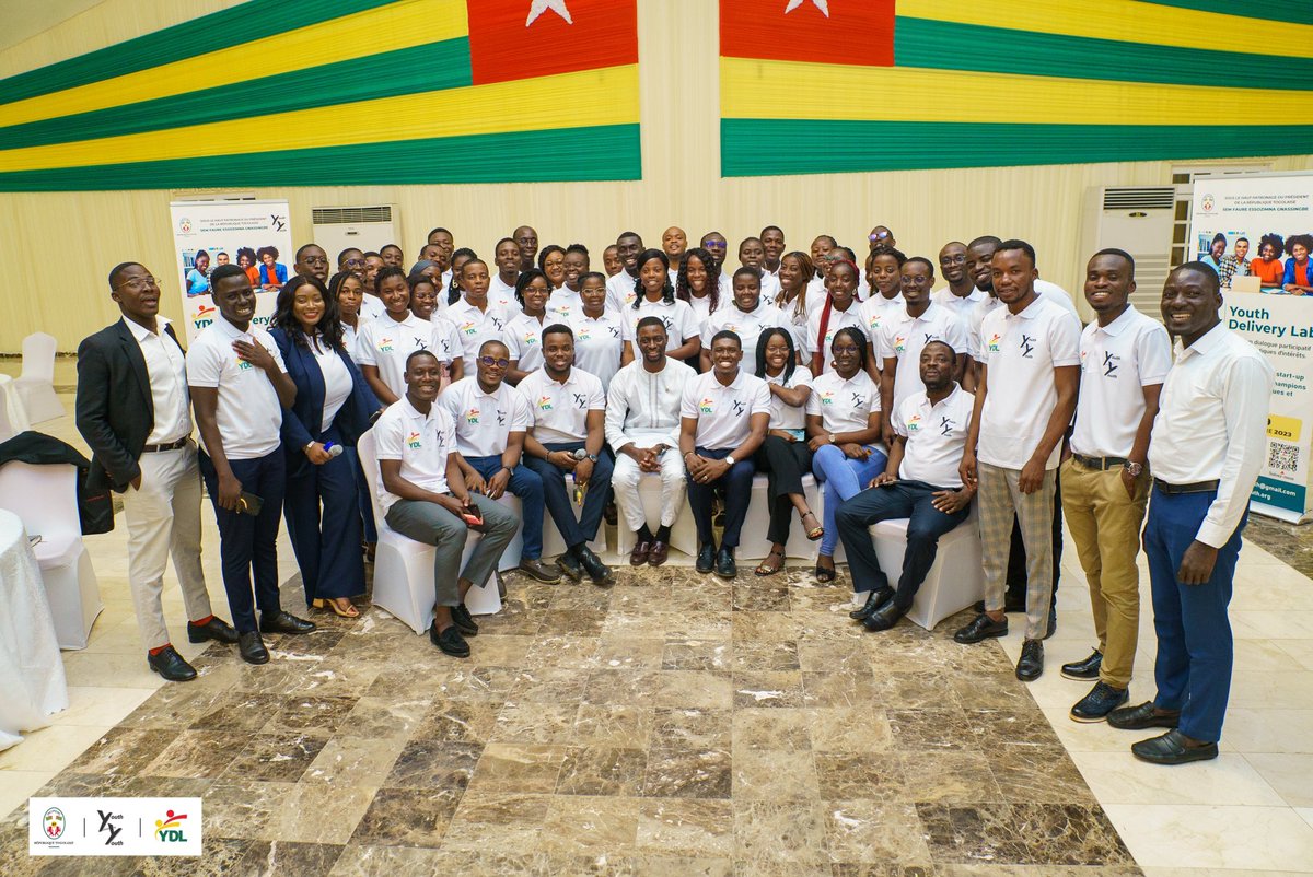 bint_731's tweet image. Quatre semaines déjà, que la 1ère édit% du #YDL a eu lieu. En tant qu’alumnus &amp;amp; bénéficiaire du #SkillsForYouth, j'ai été enchantée de modérer les discussions à la #table10.
Naturellement, j'ai mis en pratique les enseignements sur la résolution de problèmes, en abordant
1/3