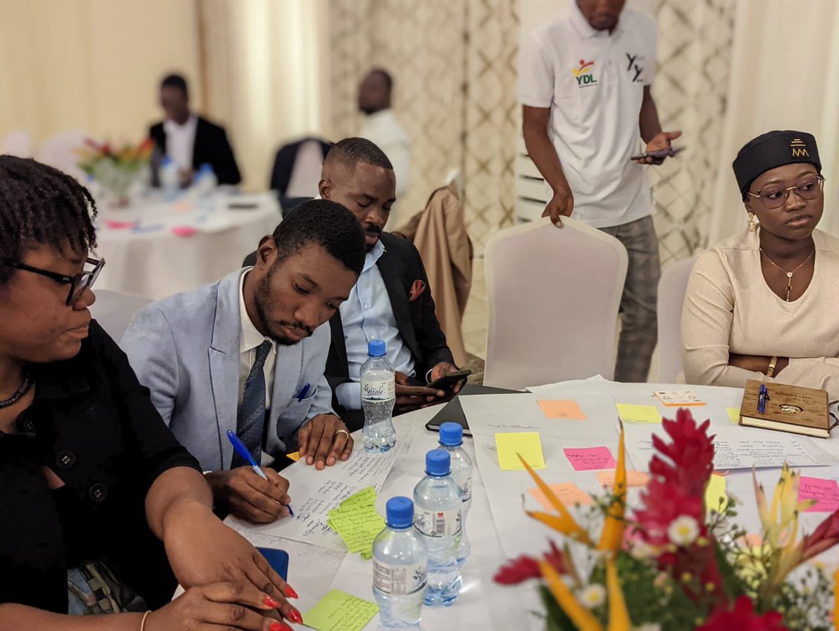 bint_731's tweet image. Quatre semaines déjà, que la 1ère édit% du #YDL a eu lieu. En tant qu’alumnus &amp;amp; bénéficiaire du #SkillsForYouth, j'ai été enchantée de modérer les discussions à la #table10.
Naturellement, j'ai mis en pratique les enseignements sur la résolution de problèmes, en abordant
1/3