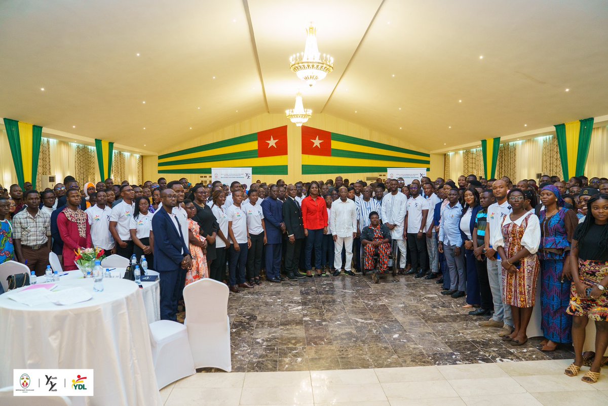 bint_731's tweet image. Quatre semaines déjà, que la 1ère édit% du #YDL a eu lieu. En tant qu’alumnus &amp;amp; bénéficiaire du #SkillsForYouth, j'ai été enchantée de modérer les discussions à la #table10.
Naturellement, j'ai mis en pratique les enseignements sur la résolution de problèmes, en abordant
1/3