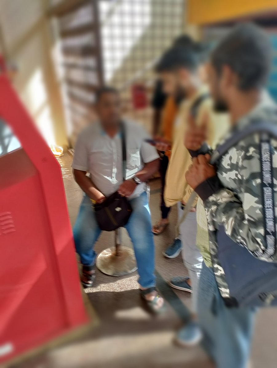 PSNagananda's tweet photo. ಕಡೂರು (DRU) ರೈಲ್ವೇ ನಿಲ್ದಾಣದಲ್ಲಿ ಹೀಗೆ ಹಲವಾರು ಸಮಯದಲ್ಲಿ ಕಾಯ್ದಿರಿಸದ ಟಿಕೇಟ್ ನೀಡುವ ಸ್ಥಳದಲ್ಲಿ ಯಾವುದೇ ಸಿಬ್ಬಂದಿ ಇಲ್ಲದೆ, ಅಥವಾ ಇದ್ದರೂ ಕೂಡ ಟಿಕೇಟ್ ನೀಡದೇ AVTM machine ಬಳಿಯೇ ಇರುವವರಿಂದಲೇ ಟಿಕೇಟ್ ಪಡೆಯಿರಿ ಎಂದು ಹೇಳುವುದರ ಹಿಂದಿನ ಕಾರಣವೇನು ? ಮತ್ತು ಉದ್ದೇಶವೇನು? @SWRRLY @RailwaySeva @KARailway . https://t.co/T9CmAp9s5a