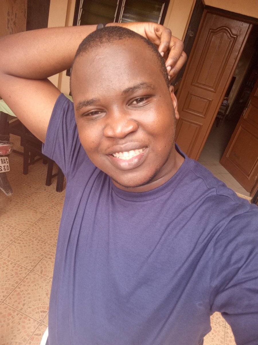 monsieurdekpe's tweet photo. C'est le Mois du #ConsommonsLocal, et je suis ravi d'y participer. Ma maman travaille dans l'industrie du coton au Bénin, et porter du #MADEINBENIN me remplit de fierté.

Rejoignez-nous en soutenant les produits #MADEINBENIN. En portant ces vêtements, nous célébrons le travail acharné de personnes de notre pays. 🇧🇯❤️   #TT229 #Bénin #ConsommonsLocal #GDIZ