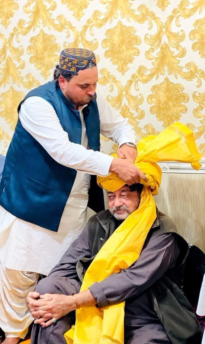 Rukhsnahalepoto's tweet photo. رياست پاڪستان گذريل ستر سالن کان سنڌ تي قبضو ڪرڻ ۽ سنڌي قوم کي اقليت ۾ تبديل ڪرڻ لاء ڌاريا آباد ڪري رھي , انچي دلالي گذريل 55 سالن کان پيپلز پارٽي سرانجام ڏئي رھي آھن ـ دلالن جو اھم اڳواڻ سراج دراني آھي ــ https://t.co/1dc8i0AgZp