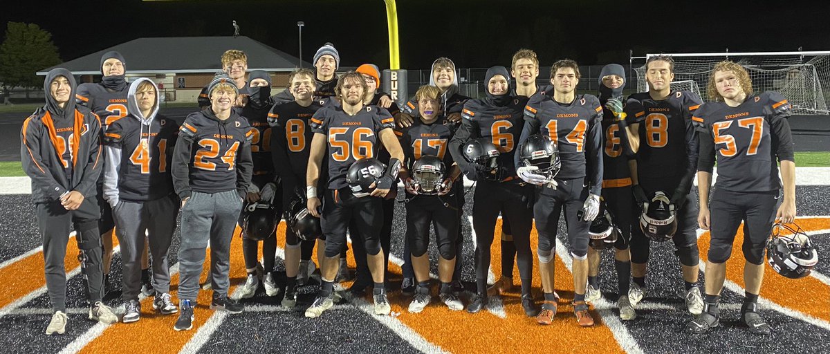 bhsdemonsfb's tweet photo. Burlington over Union Grove, 38-21
Thank you, Seniors!
WUOT https://t.co/2OtmFrMlp3