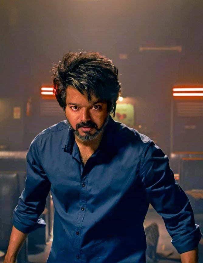 VijayFansUpdate's tweet photo. Sharp Eyes 👀 #Leo @actorvijay  - 🔥🧊 https://t.co/KaWfuS76YY