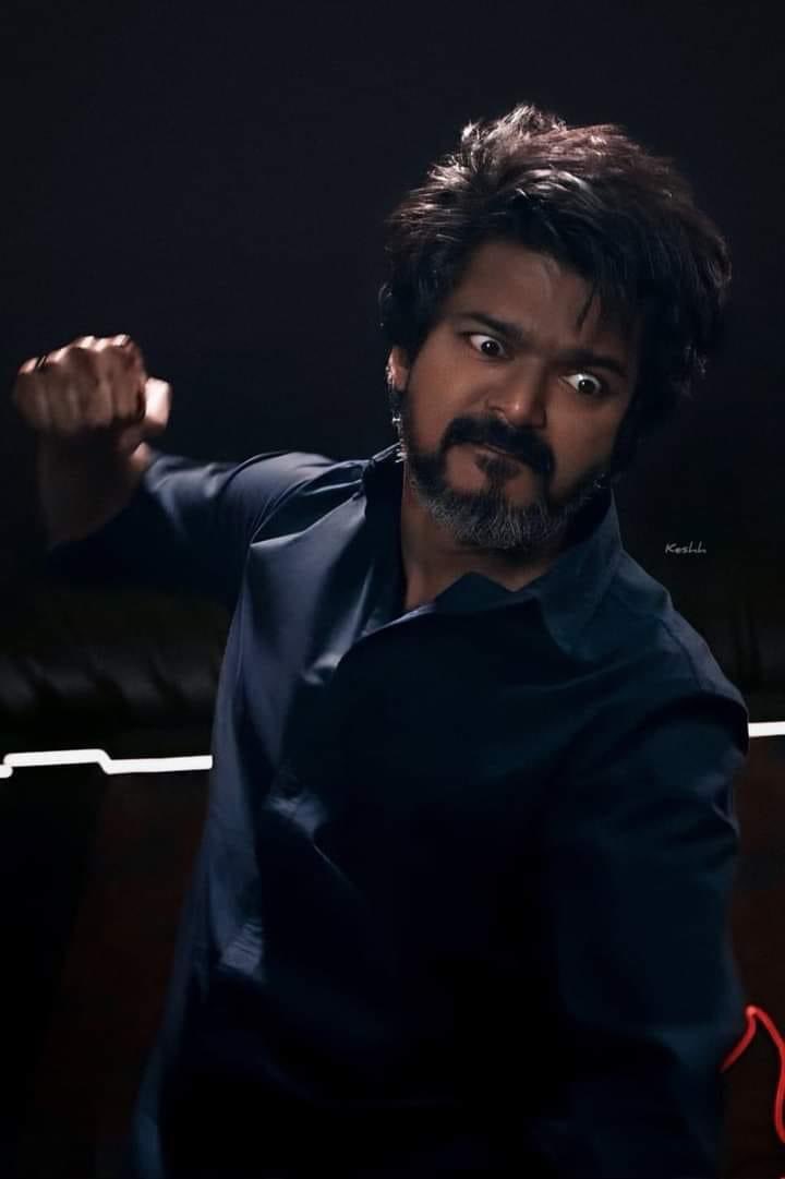 VijayFansUpdate's tweet photo. Sharp Eyes 👀 #Leo @actorvijay  - 🔥🧊 https://t.co/KaWfuS76YY