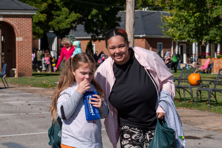 HopeTreeFS's tweet image. Thank you to everyone who came out to HopeFest this year!  Check out more photos on our site - hopetreefs.org/hopefest 

#HopeTree #HopeFest #FallFun #CommunityEvent #SalemVA #AtRiskYouth #SupportingFamilies