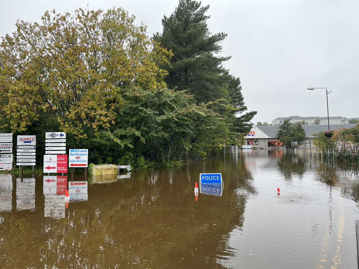 darren_king's tweet photo. Tesco at Oban this afternoon #flood #rain https://t.co/7waIrfizCP