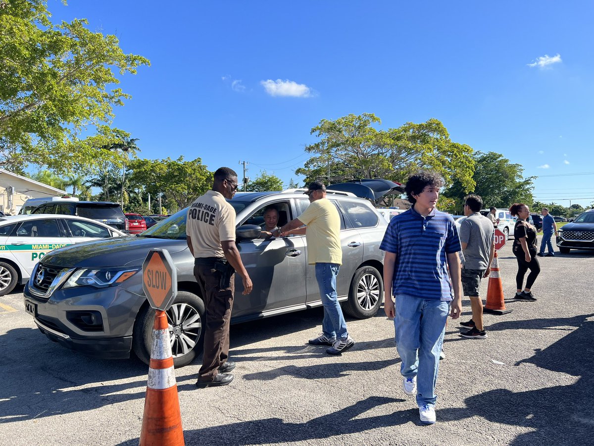 CCWMiamiDade's tweet photo. CCW partnered with the @miamidadepd Community Affairs Bureau, Commissioner @kionnemcghee, and @farmsharefl to provide for needy families during the Faith in Blue Food Give-a-way at @christ_the_king_miami #CCW #MDPD #PartnersWithOurCommunity #HelpingThoseInNeed https://t.co/9H7XiLo289