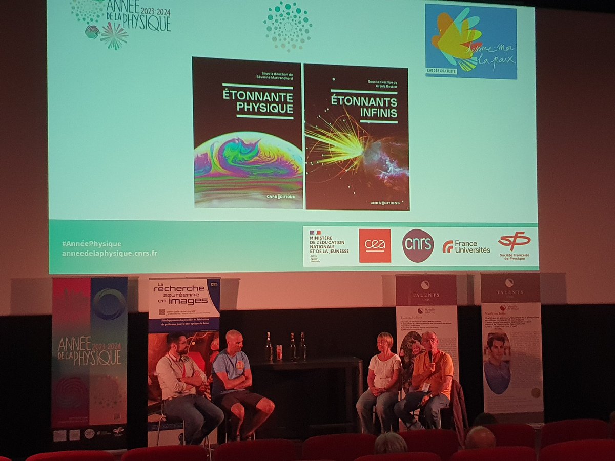 CNRS_COTEDAZUR's tweet photo. Regards croisés « Étonnante physique » et « Étonnants infinis » @CNRSEd au @FestivalDuLivre avec Tatiana Budtova, Matthieu Bellec et @VivPoulin ! Lumière... Bio-aérogels... Cosmologie...
#Anneephysique #TalentsCNRS
#CEMEF #INPHYNI #LUPM https://t.co/q5JsJ1O9FR